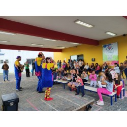 Homenagem para as mães nas apresentações do Medicando Alegria